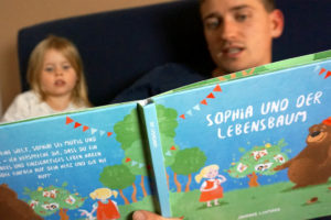 Personalisiertes-Kinderbuch-Der-Lebensbaum-Vorlesezeit-mit-Papa