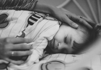 Wenn ich abends neben meinen schlafenden Kindern weine. Über Angst und Dankbarkeit von Müttern. Photo Credit: Chiara Doveri